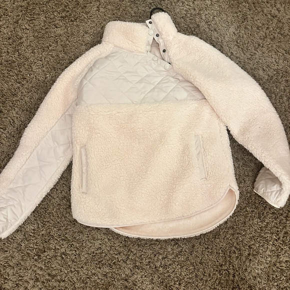 Abercrombie & Fitch Jackets & Blazers - Never worn Abercrombie & Finch warm cream coat. Super fuzzy and warm!